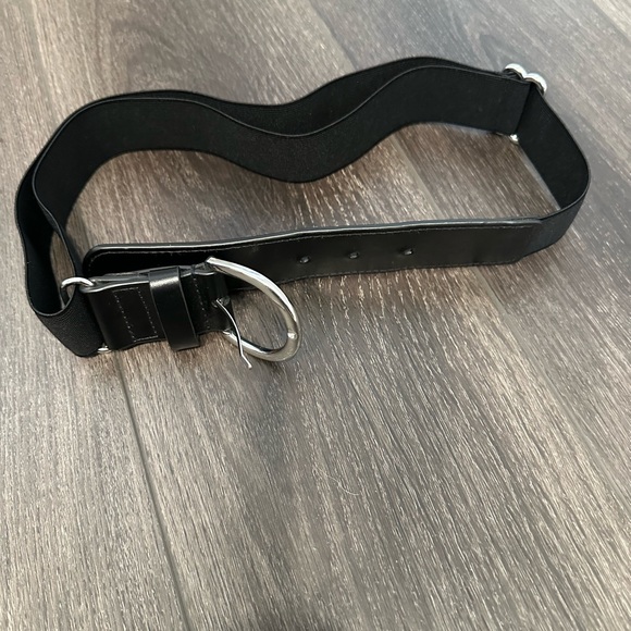 Under Armour Black Softball Belt,women’s small,adjustable,great condition - Picture 5 of 5